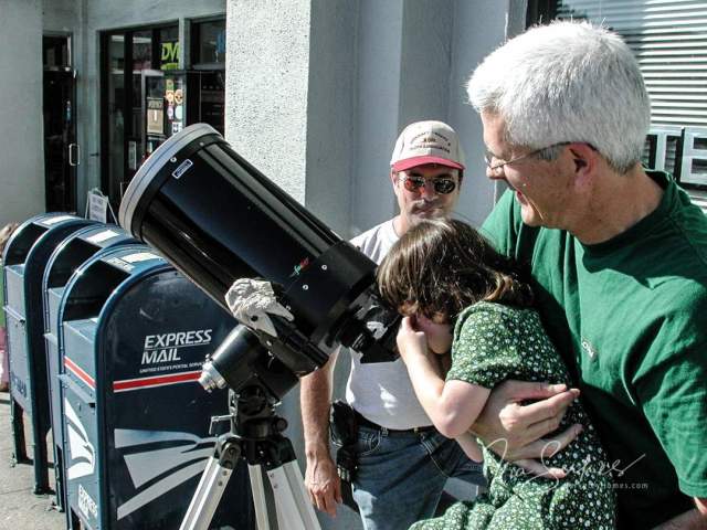 berkeley-ca-thousand-1000-oaks-neighborhood-people-telescope-1